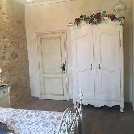 A Spasso Nel Tempo בית הארחה 3*